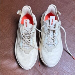 NWOT Sorel women's kinetic breakthru city lace Up